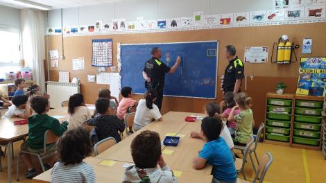 20220518_Tallers Policia Local a l'Escola Vora del Mar.jpg