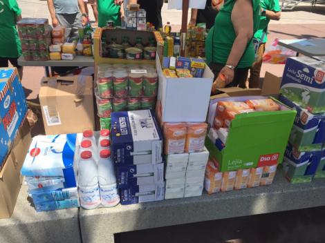 Campanya Caritas recollida d'aliments.jpg